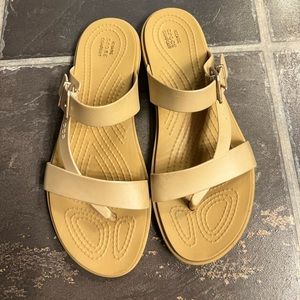 Womens nude color croc sandals size 7